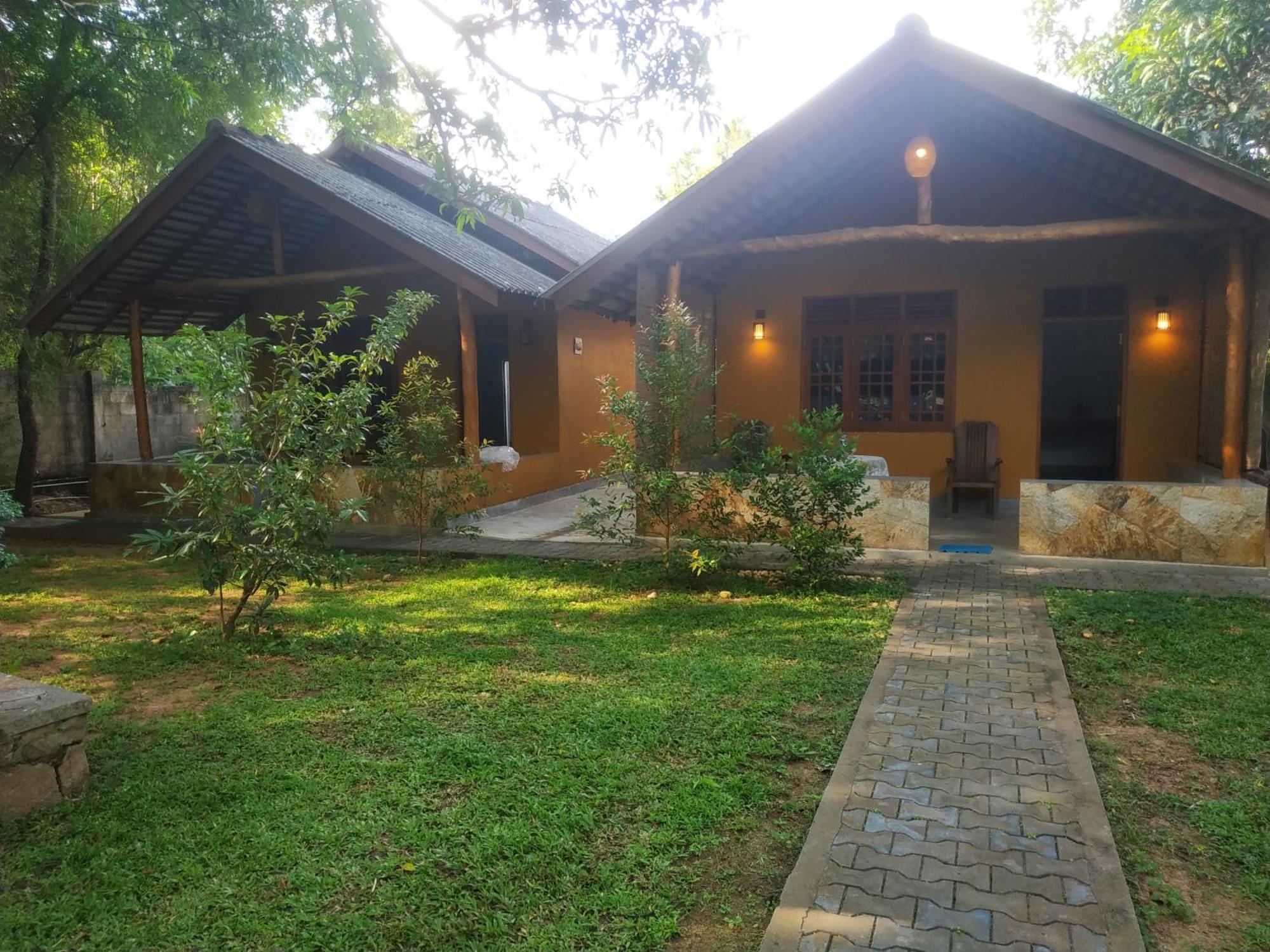 Four Seasons Safari Resort Udawalawa Udawalawe Exterior photo